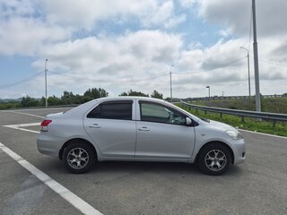 2007 Toyota Belta I, серый, 400000 рублей, вид 2