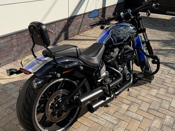 2019 Harley-Davidson Breakout, чёрный - вид 1