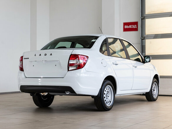 2026 Lada (ВАЗ) Granta I Рестайлинг, белый, 1250000 рублей - вид 5
