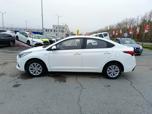 2019 Hyundai Solaris II, белый, 1364995 рублей - вид 3