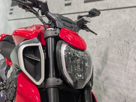 2026 Ducati Diavel V4, красный, 3550000 рублей, вид 4