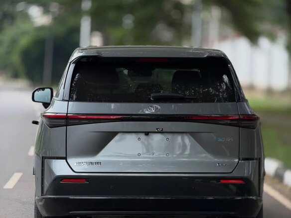 2026 Toyota bZ3X 58.3 kWh, серый, 2760000 рублей - вид 4