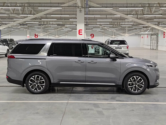 2023 Kia Carnival IV, серый, 3699000 рублей - вид 3