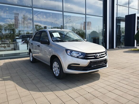 2026 Lada (ВАЗ) Granta I Рестайлинг, серебристый - вид 2