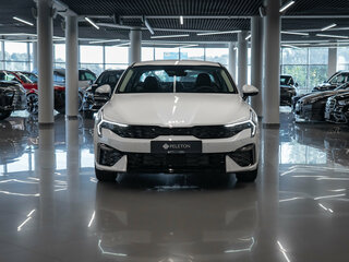 2026 Kia K5 III Рестайлинг, белый, 4900000 рублей, вид 3