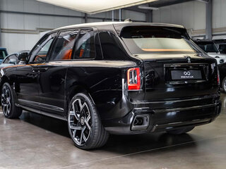 2026 Rolls-Royce Cullinan Black Badge I Рестайлинг (Series II), чёрный, 53999000 рублей, вид 5