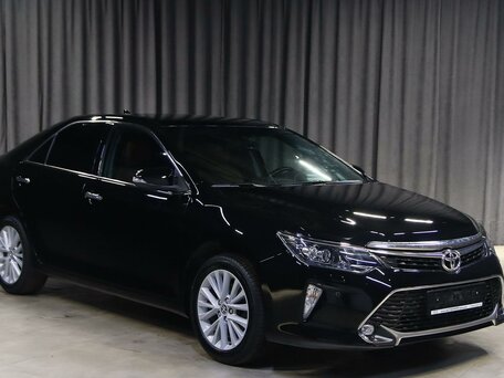 2017 Toyota Camry VII (XV50) Рестайлинг 2, чёрный, 1799000 рублей, вид 3
