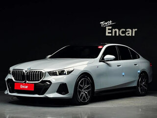 2025 BMW 5 серии 520i VIII (G60/G61/G68), серебристый, 7143521 рублей, вид 1