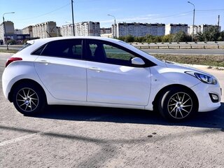 2016 Hyundai i30 II Рестайлинг, белый, 1200000 рублей, вид 2