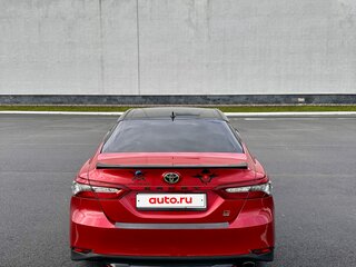 2022 Toyota Camry VIII (XV70) Рестайлинг, красный, 2350000 рублей, вид 4