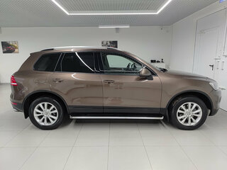 2013 Volkswagen Touareg II, коричневый, 1820000 рублей, вид 5