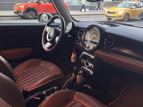 2010 Mini Hatch Cooper II (R56) Рестайлинг, коричневый, 1350000 рублей - вид 7
