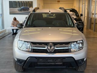 2017 Renault Duster I Рестайлинг, серебристый, 819000 рублей, вид 2
