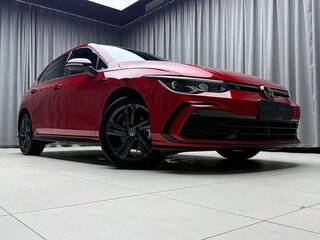 2023 Volkswagen Golf VIII, красный, 1650000 рублей, вид 5