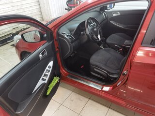 2016 Hyundai Solaris I Рестайлинг, красный, 840000 рублей, вид 5