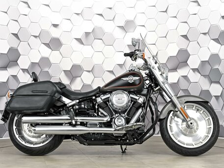 2019 Harley-Davidson Fat Boy, серый, 1977000 рублей, вид 3
