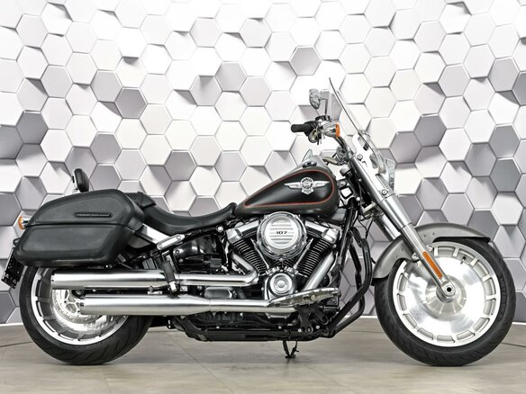2019 Harley-Davidson Fat Boy, серый, 1977000 рублей - вид 2