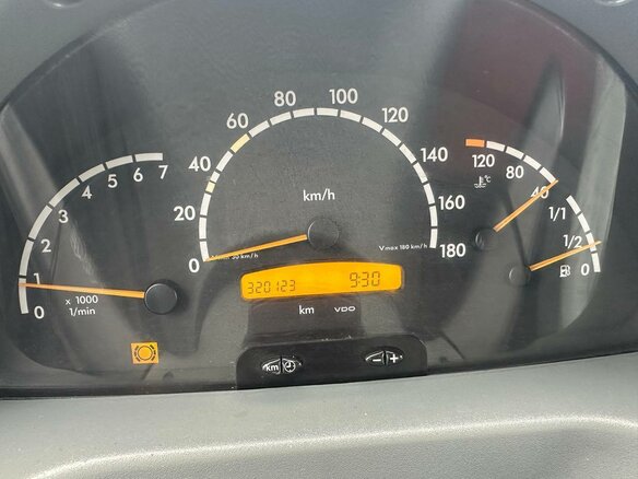 2002 Mercedes-Benz Sprinter Classic, белый, 1299000 рублей - вид 9