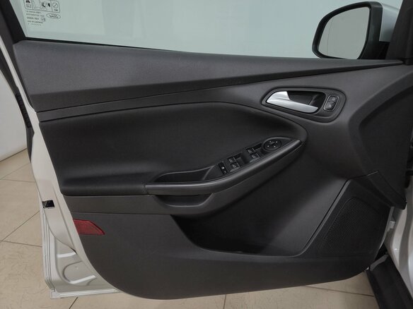 2017 Ford Focus III Рестайлинг, серебристый, 1290000 рублей - вид 6