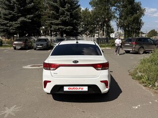2017 Kia Rio IV, белый, 1100000 рублей, вид 4
