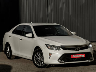 2017 Toyota Camry VII (XV50) Рестайлинг 2, белый, 2190000 рублей, вид 3