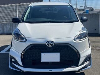 2022 Toyota Sienta II Рестайлинг, белый, 1034000 рублей, вид 2