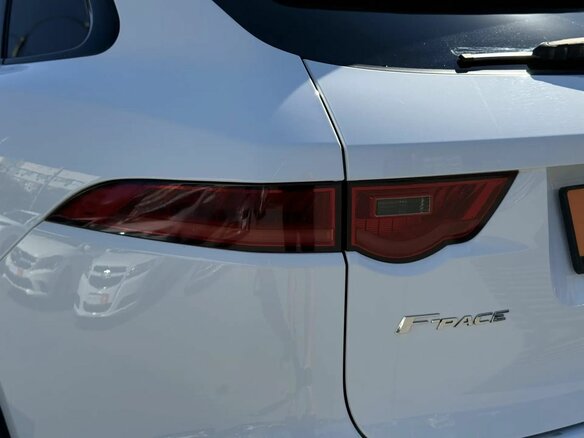 2017 Jaguar F-Pace I, белый, 3599000 рублей - вид 8