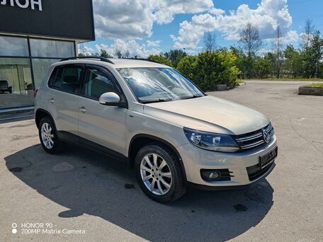 2015 Volkswagen Tiguan I Рестайлинг, золотистый, 1299000 рублей, вид 3