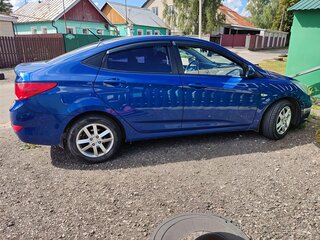 2013 Hyundai Solaris I, синий, 820000 рублей, вид 4