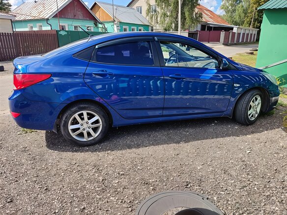 2013 Hyundai Solaris I, синий, 780000 рублей - вид 3