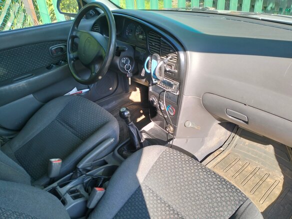 2002 Kia Sephia II Рестайлинг, серебристый, 200000 рублей - вид 11