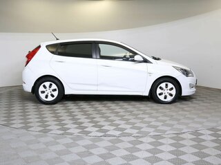 2016 Hyundai Solaris I Рестайлинг, белый, 697000 рублей, вид 4