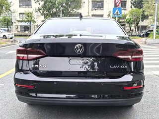 2022 Volkswagen Lavida III, чёрный, 1200000 рублей, вид 2