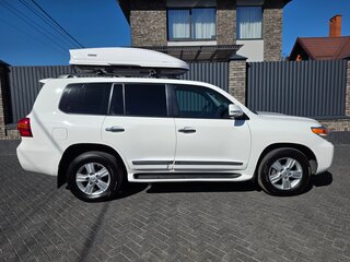 2013 Toyota Land Cruiser 200 Series Рестайлинг 1, белый, 5000000 рублей, вид 2