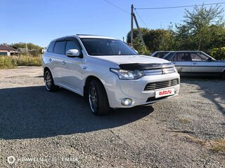 2013 Mitsubishi Outlander PHEV III, белый, 1530000 рублей, вид 4