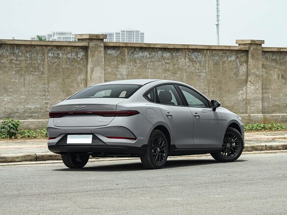2026 BYD Qin Plus EV 510 I Рестайлинг, серый - вид 6