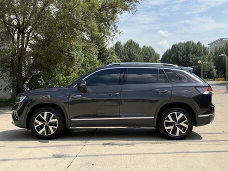 2023 Volkswagen Tayron I Рестайлинг, серый, 2477017 рублей, вид 5