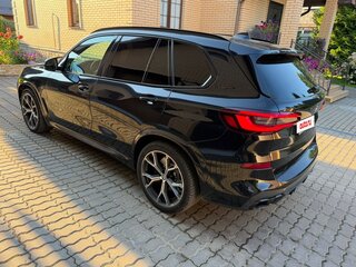 2020 BMW X5 30d IV (G05/G18), чёрный, 6300000 рублей, вид 4