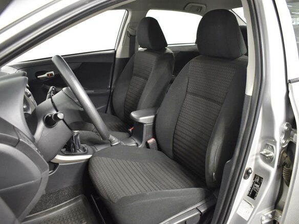 2010 Toyota Corolla X (E140, E150), серебристый, 830000 рублей - вид 9