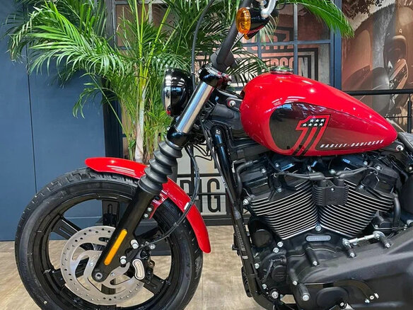 2023 Harley-Davidson Street Bob, пурпурный, 1940000 рублей - вид 4