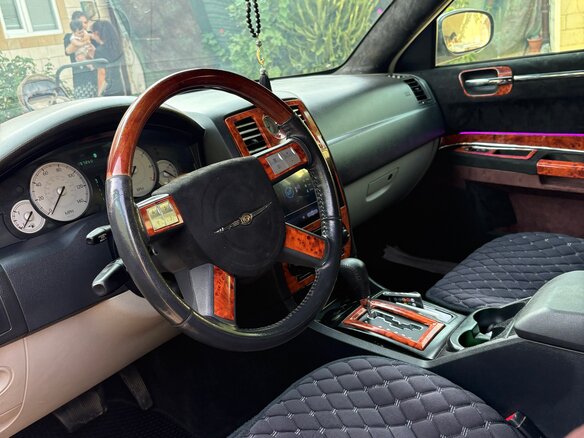 2005 Chrysler 300C I, серый, 750000 рублей - вид 8