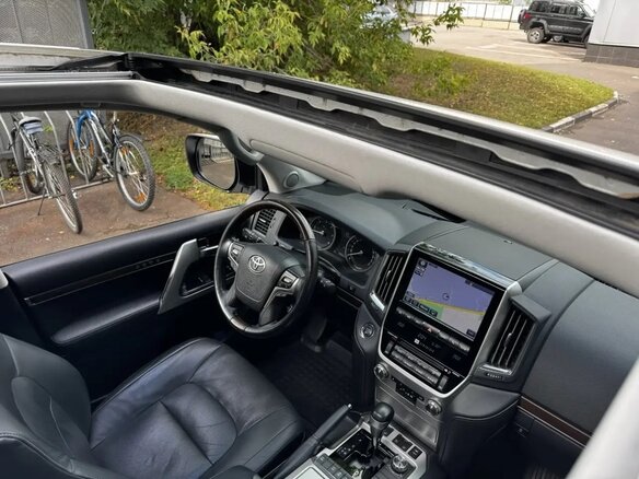 2019 Toyota Land Cruiser 200 Series Рестайлинг 2, белый, 9500000 рублей - вид 10