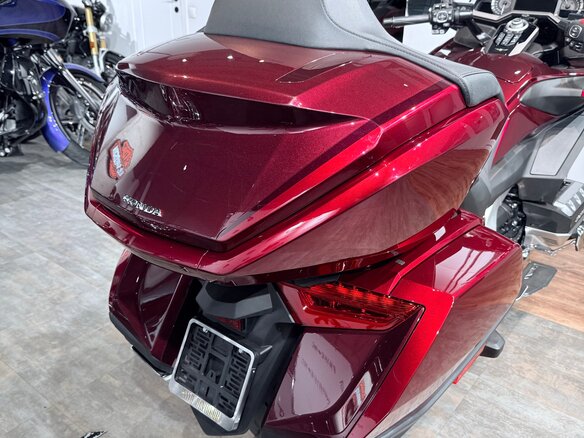 2023 Honda GL 1800 Gold Wing, красный - вид 5