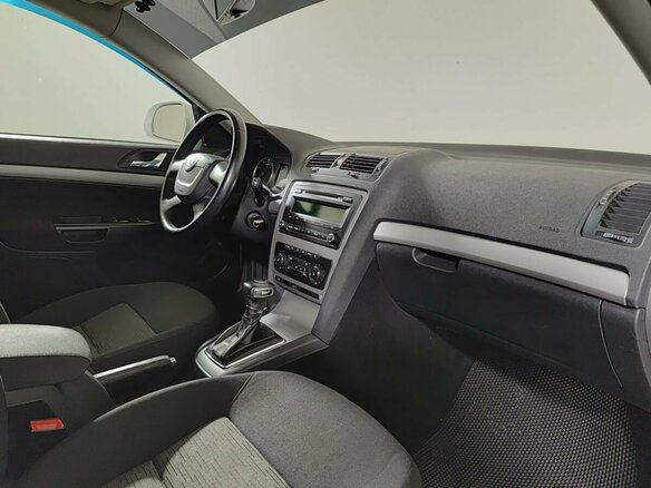 2013 Skoda Octavia II (A5) Рестайлинг, белый - вид 10