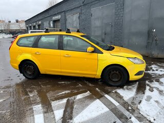 2011 Ford Focus II Рестайлинг, жёлтый, 400000 рублей, вид 4