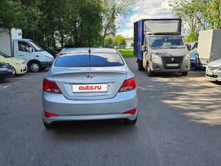 2015 Hyundai Solaris I Рестайлинг, серебристый, 670000 рублей, вид 3