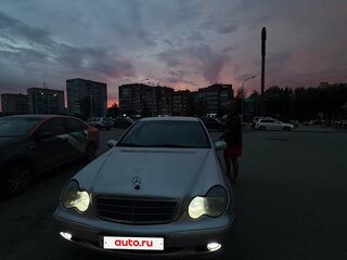 2000 Mercedes-Benz C-Класс 180 II (W203), серебристый, 480000 рублей, вид 2