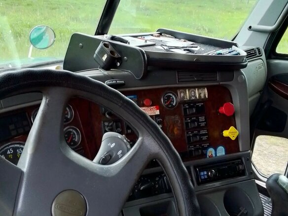 1998 Freightliner FLD, зелёный, 7000000 рублей - вид 24