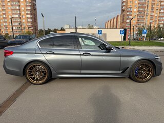 2019 BMW 5 серии 520d xDrive VII (G30/G31/G38), серый, 4200000 рублей, вид 3
