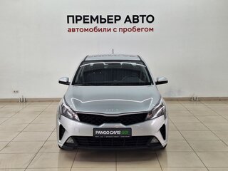 2021 Kia Rio IV Рестайлинг, серебристый, 1555000 рублей, вид 2